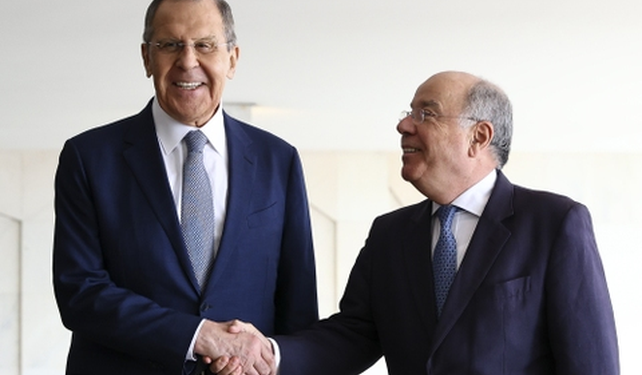 El canciller de Rusia llegó a Brasil para agradecer el apoyo de Lula