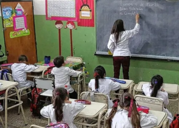 Un informe revela que tres de cada diez maestros de primaria trabajan en más de una escuela