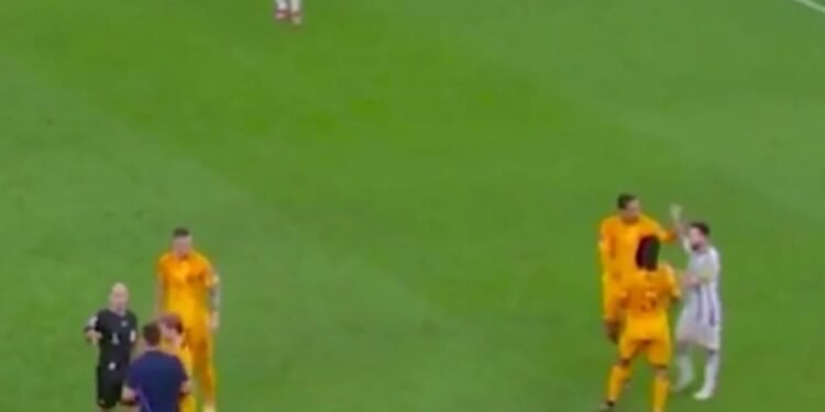 «¿Qué mirás, bobo?” Un nuevo video muestra uno de los detonantes de la pelea entre Messi y Weghorst en Qatar