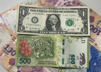 El dólar blue, por las nubes: toca los 500 pesos