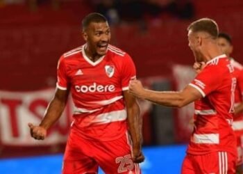 River le ganó a Huracán con doblete de Rondón