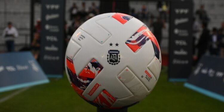 Alarma el tiempo neto de juego En la tierra de Diego y Lionel ya casi nadie pide la pelotita