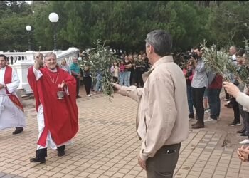En el Domingo de Ramos, el obispo Torres llamó a reconstruir la autoridad desde la humildad