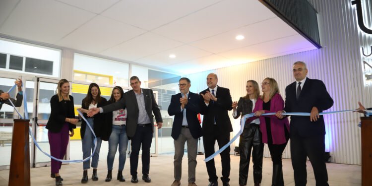 Perotti presidió el acto de inauguración de un nuevo edificio de la UNRaf