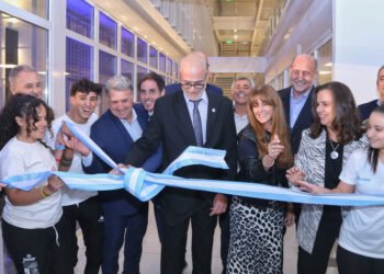Perotti inauguró el nuevo edificio del Instituto Superior de Educación Física de Rosario