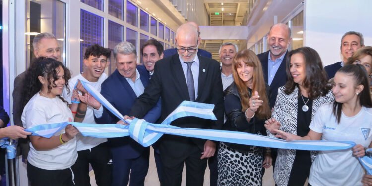 Perotti inauguró el nuevo edificio del Instituto Superior de Educación Física de Rosario