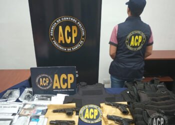 En un año la Agencia de Control Policial realizó 68 allanamientos y detuvo a 120 policías, personal penitenciario y policías retirados