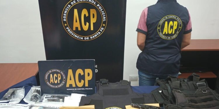 En un año la Agencia de Control Policial realizó 68 allanamientos y detuvo a 120 policías, personal penitenciario y policías retirados