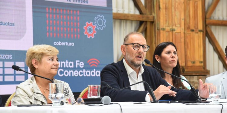 Santa Fe + Conectada: La provincia firmó convenios de colaboración con municipios y comunas