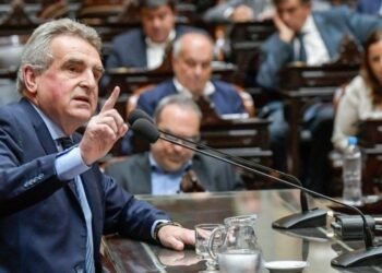 A propósito del dragado Rossi fue al Congreso para contestar inquietudes sobre la Hidrovía