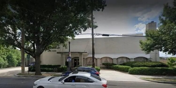 Durante un velatorio Tiroteo frente a una funeraria en Washington: hay un muerto y varios heridos