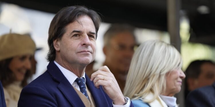 En Diputados Qué dijo Lacalle Pou antes de asistir al debate por la reforma jubilatoria en Uruguay