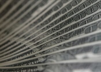 Tras las medidas de Economía A cuánto cotiza el dólar blue este lunes en la apertura del mercado