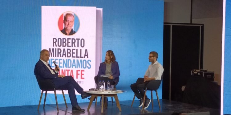 Roberto Mirabella presentó su libro “Defendamos Santa Fe” en Rafaela