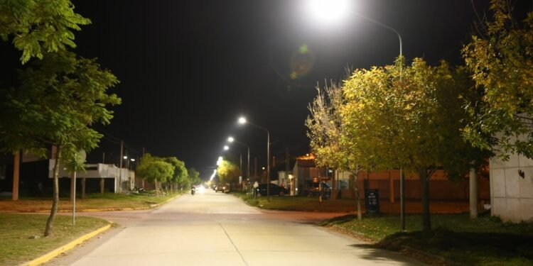 Más iluminación para barrio Mora