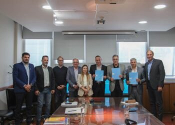 El Intendente firmó un nuevo convenio para pavimentar el Camino 6