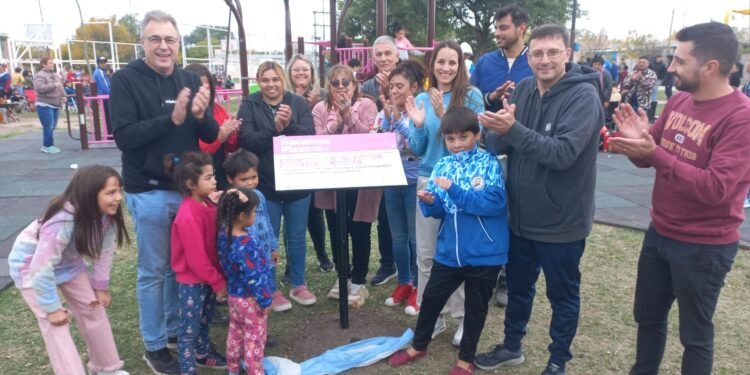 El Intendente inauguró obras de renovación y modernización en la plaza del barrio 2 de Abril