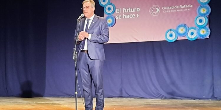 Castellano exhortó a «honrar la libertad» construyendo «una Rafaela de oportunidades»
