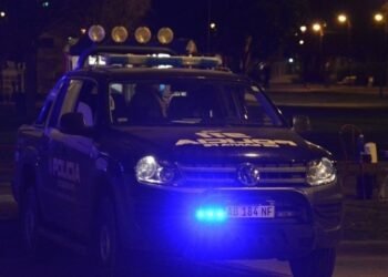 Madrugada violenta: Hallaron a un hombre con heridas de arma blanca y golpes de un martillo