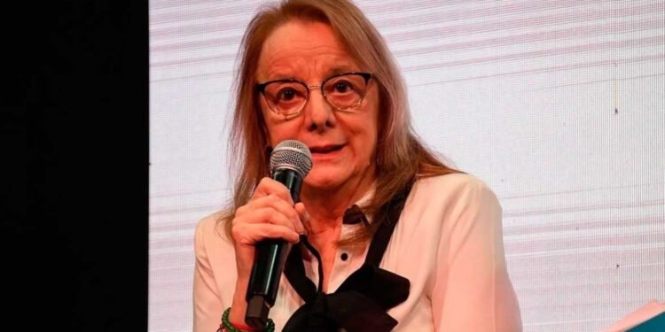 Alicia Kirchner también desdobló las elecciones en Santa Cruz