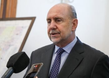 Perotti instruyó a los ministros Arena y Brilloni a trabajar con los equipos de los precandidatos en un plan de Seguridad