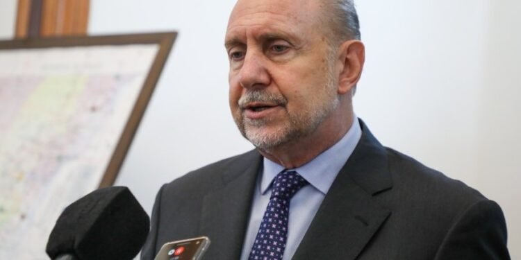 Perotti instruyó a los ministros Arena y Brilloni a trabajar con los equipos de los precandidatos en un plan de Seguridad