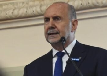 Gira con la Región Centro Perotti regresa de África y encabezará los actos oficiales por el 25 de Mayo