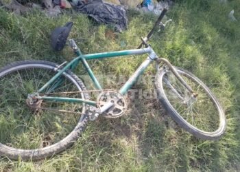 Hallan una bicicleta en estado de abandono y aprehendieron a dos sujetos