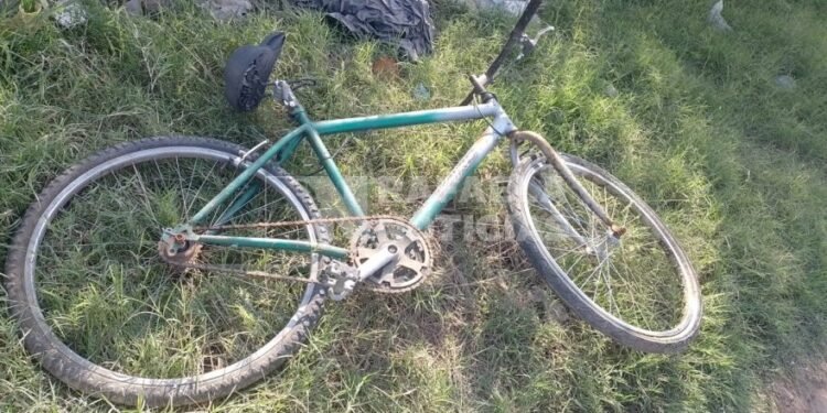 Hallan una bicicleta en estado de abandono y aprehendieron a dos sujetos