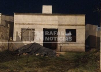 Robó materiales de construcción y huyó por los techos