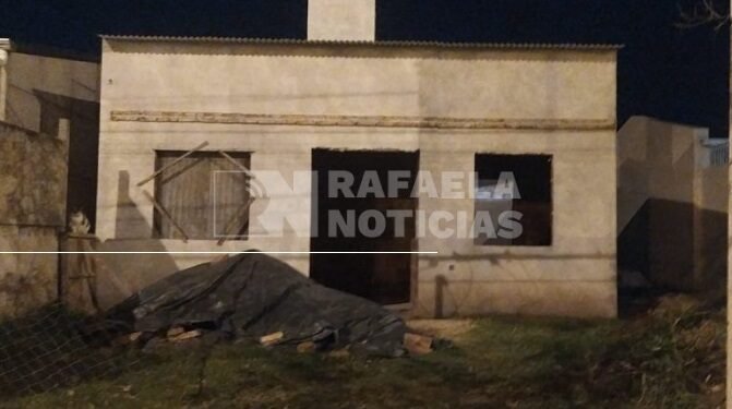 Robó materiales de construcción y huyó por los techos