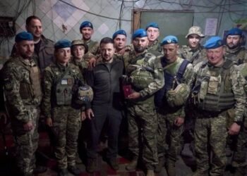 Volodimir Zelenski visitó el frente este de la guerra entre Ucrania y Rusia