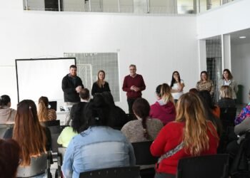 Se presentaron dos nuevos cursos sobre cuidados gerontológicos