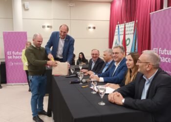 Una sola oferta pone en peligro la licitación para pavimentar el Camino 6