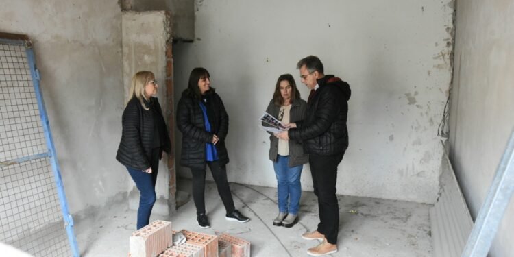 Castellano visitó la obra de ampliación del Jardín de Infantes de Los Nogales