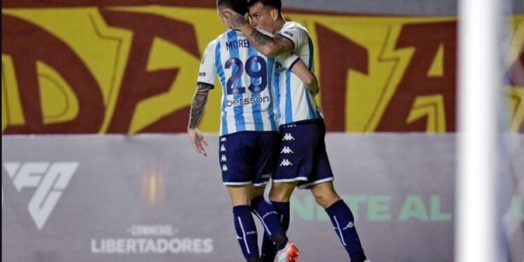 Racing venció al Aucas de Ecuador
