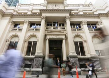 El Banco Central subió la tasa de interés de plazos fijos y puso un tope a la de las tarjetas de crédito