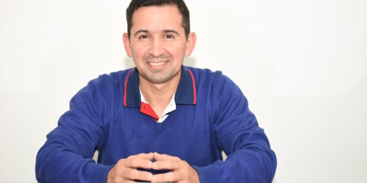 Se suma un nombre a la grilla de precandidatos a senador