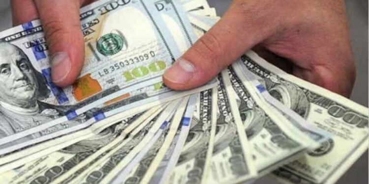 El dólar blue volvió a trepar: la cotización hoy