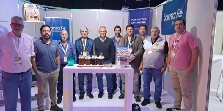 La Provincia acompañó a empresas santafesinas en el 1º Encuentro Apícola Federal en Chaco