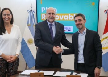 Perotti firmó un convenio para incorporar energías renovables en empresas, industrias y usuarios particulares