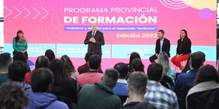 Perotti participó de una jornada de formación de gestión para el Desarrollo Territorial