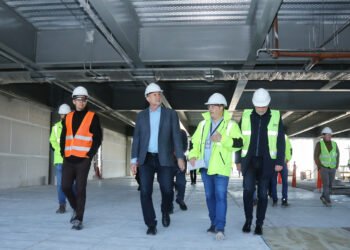 Perotti recorrió las obras de la nueva terminal flexible en el Aeropuerto Internacional de Rosario