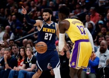 Denver Nuggets aprovechó la localía y sacó ventaja ante Los Angeles Lakers en la final del Oeste