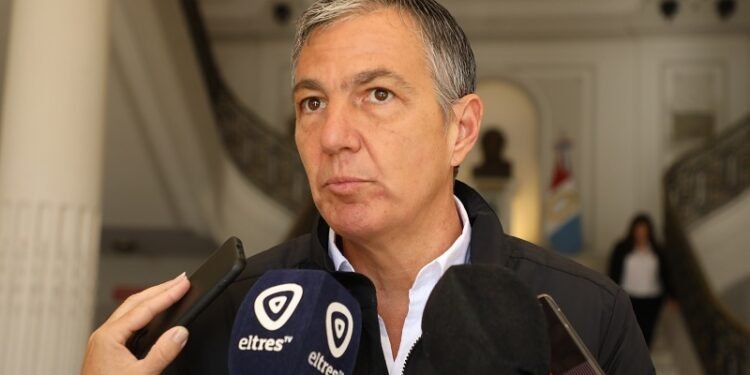 Ratifican el esquema salarial acordado con los gremios del sector público santafesino