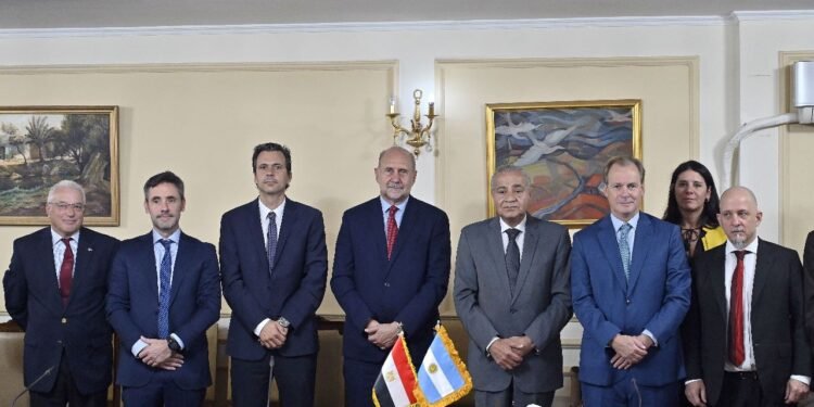 Empresarios rafaelinos acompañaron a Perotti en su gira por el norte de África