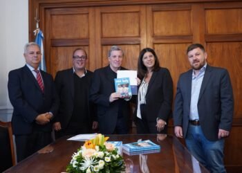 La Cámara de Diputados provincial homenajeó al periodista rafaelino Víctor Fux