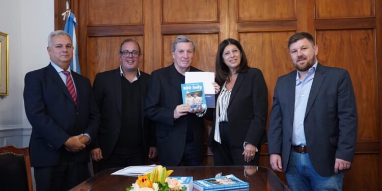 La Cámara de Diputados provincial homenajeó al periodista rafaelino Víctor Fux