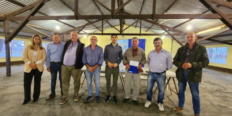 Continúa asistiendo a los productores afectados por la sequía