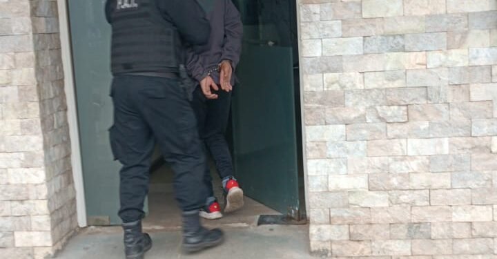 Villa Rosas: vecino detuvo a asaltantes que habían ingresado en su casa